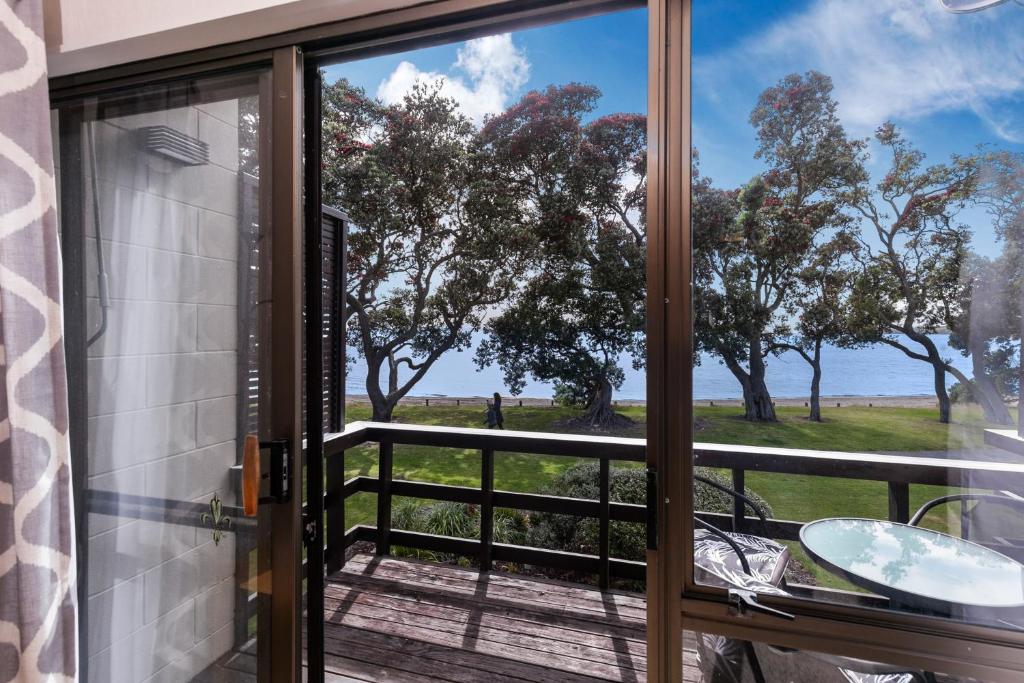 Sunny Sea Views - Snells Beach Holiday Home photo