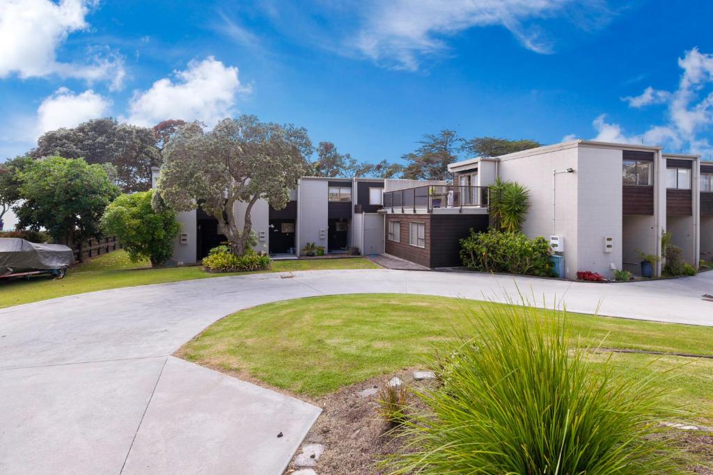 Sunny Sea Views - Snells Beach Holiday Home photo