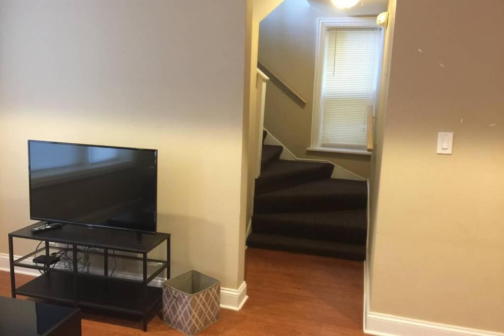 Entire Modern 2 Bedroom Apartment photo