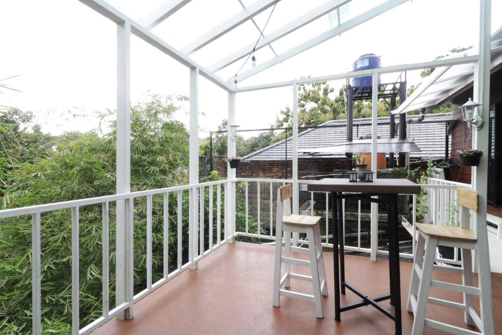 Balcony/terrace, NILA HOUSE Sharia Family Home Stay in Jakarta