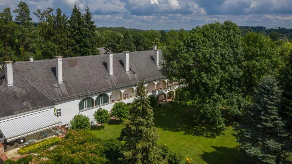 Boutique Hotel Zum Oberjäger, Schloss Lackenbach, hotel in Lackenbach