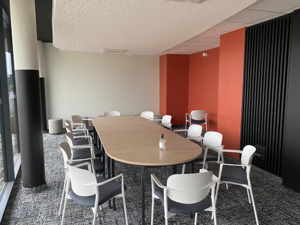 Hotel Akena Troyes - La Chapelle St-Luc photo
