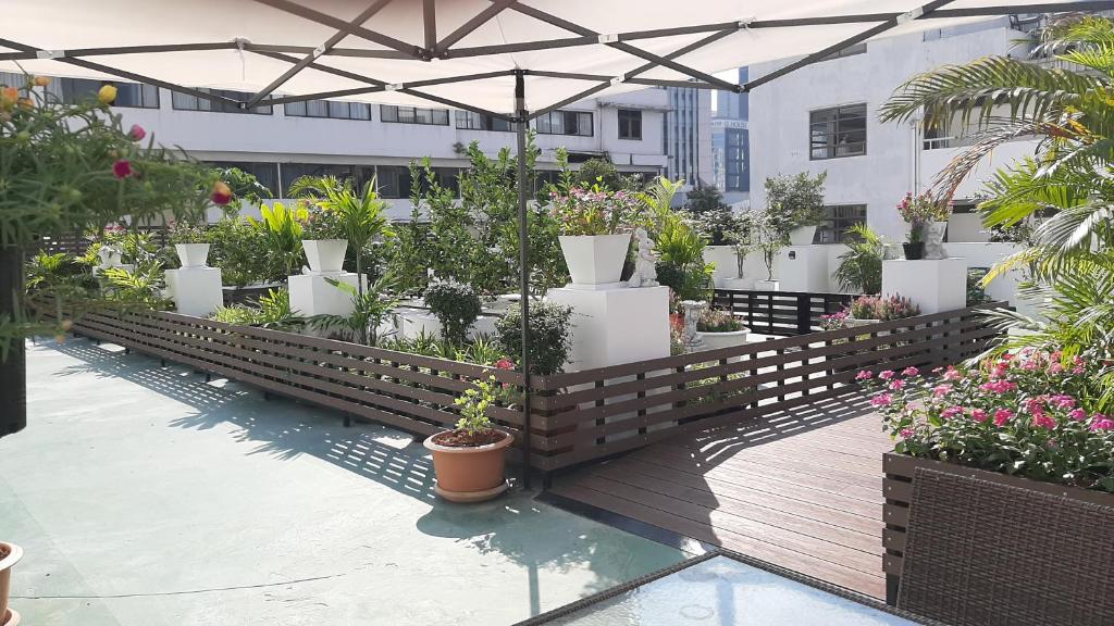 City Plaza Nana Hotel