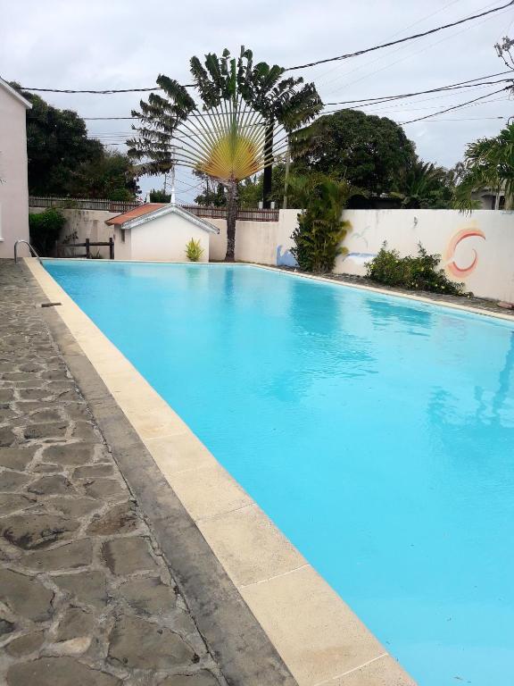2 bedrooms appartement with shared pool enclosed garden and wifi at Melville 5 km away from the beac photo