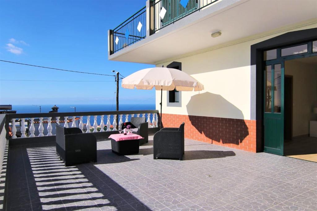 3 bedrooms house with sea view furnished terrace and wifi at Calheta photo