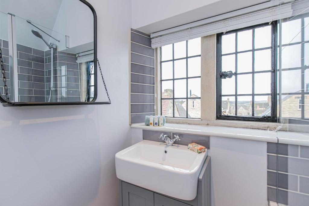 Oxfordshire Living - The Spencer Apartment - Woodstock photo