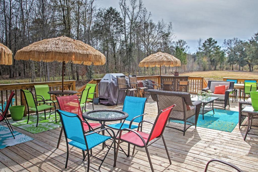 Sensational Midway Escape with Large Private Deck!