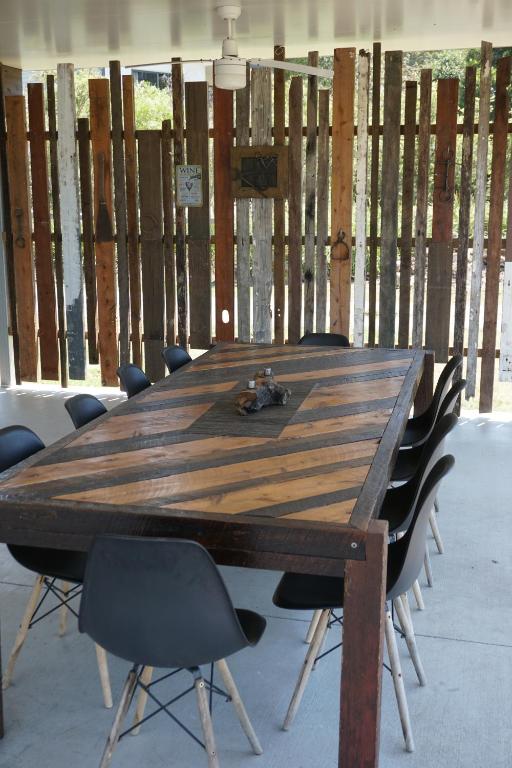 Narangba Motel (formerly Brisbane North B&B and Winery) photo