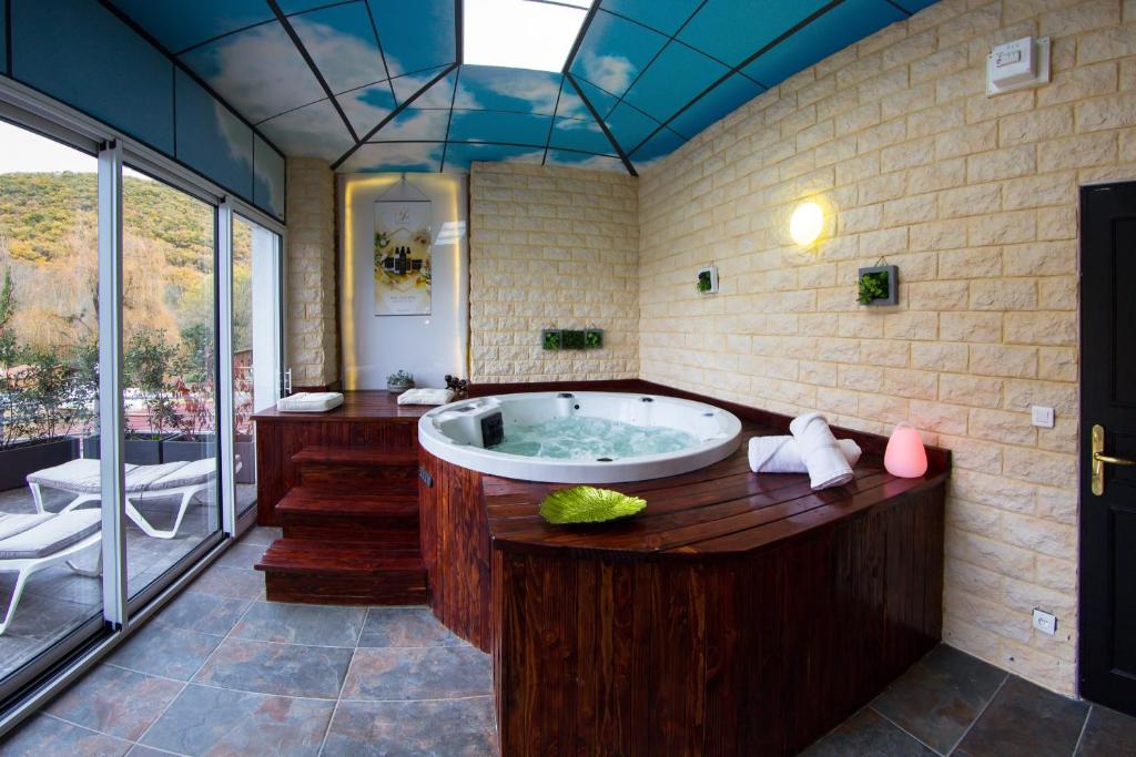 Hot tub, Hotel du Barry Resort & Spa in Sauveterre-De-Comminges