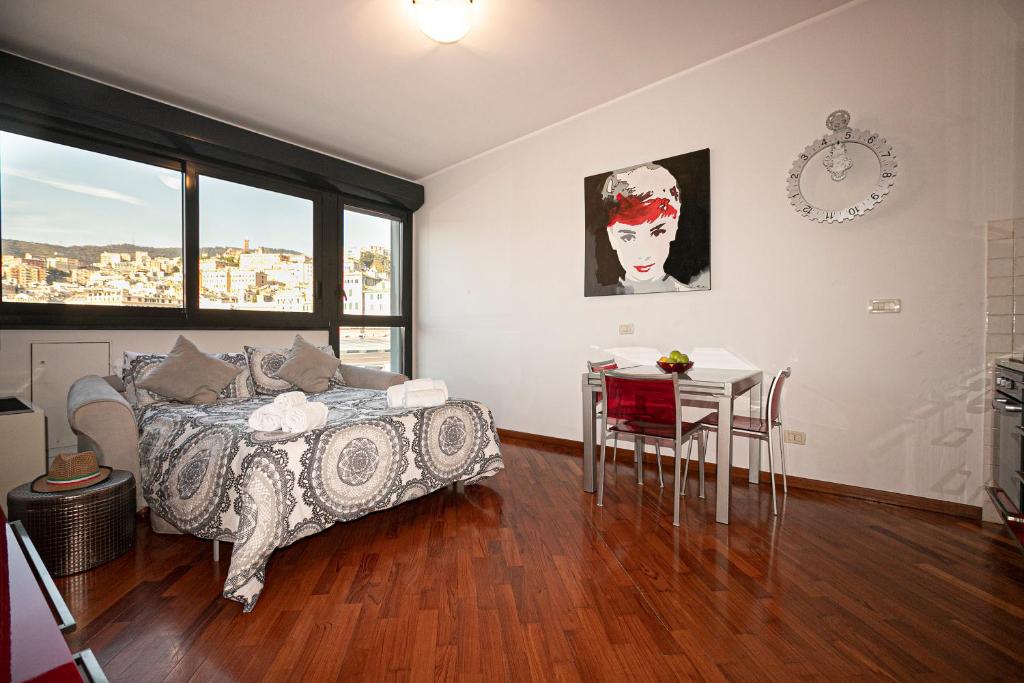 Homes in Genoa - Red Coral — Hotel in Prè