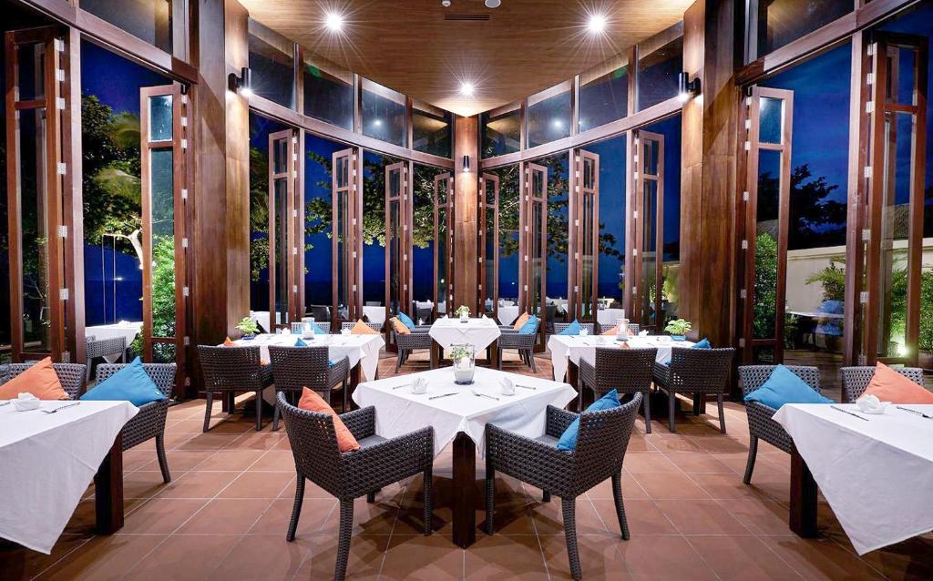 Restaurant, Khanom Beach Resort & Spa in Nakhon Si Thammarat