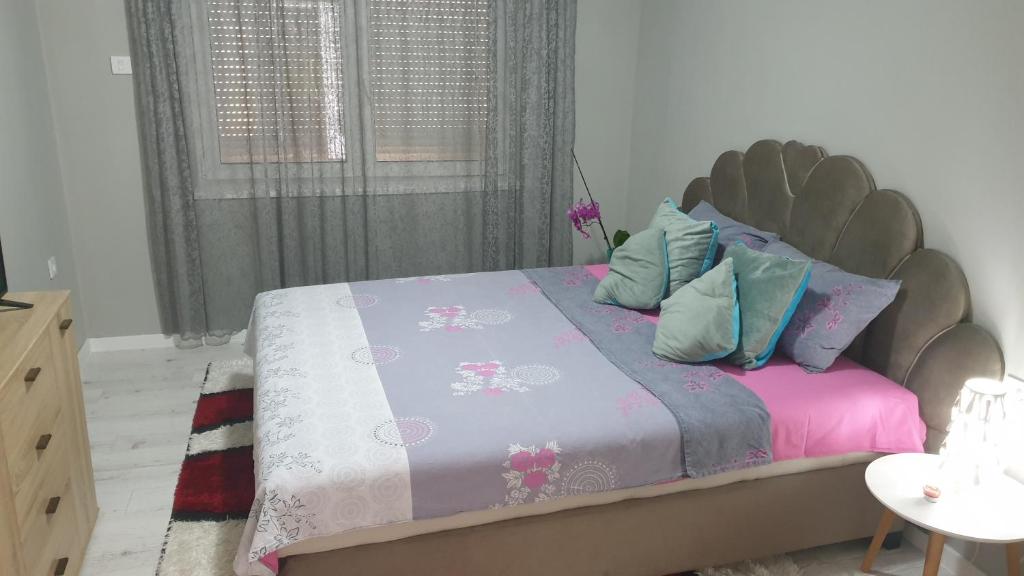 Apartment stan na dan Nis 1 - Niš - book your hotel with ViaMichelin