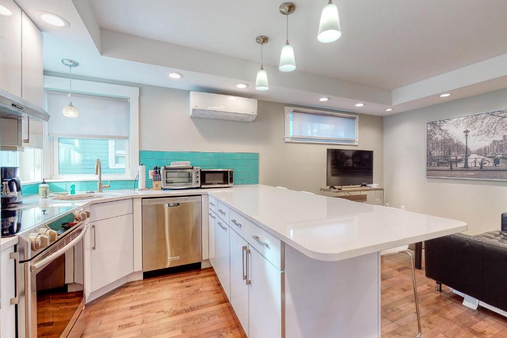 Turner Apartments photo