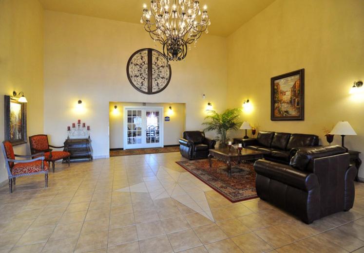 Econo Lodge Inn & Suites photo