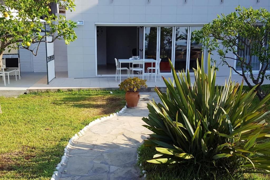 Spacious Apartment in Tarragona + Pool - 4