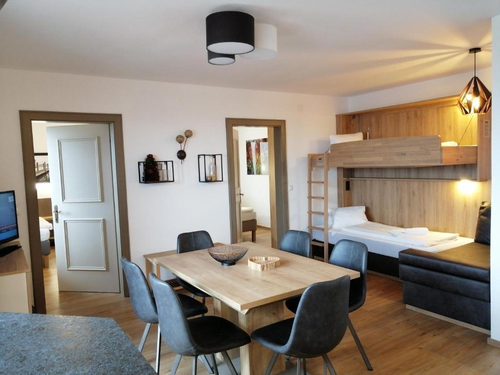 Two-Bedroom Apartment with Balcony Alm 3