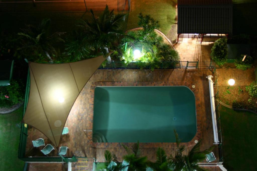 Swimming pool, Beaconlea Tower Apartments in Gold Coast