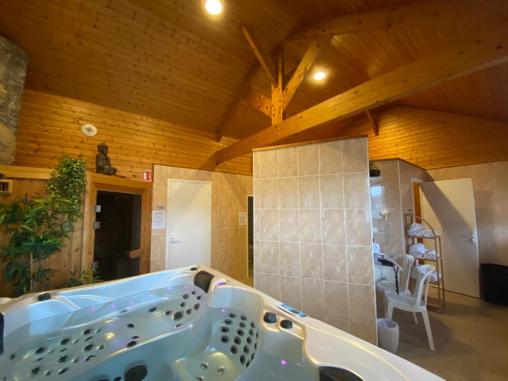 Contact hôtel - Hôtel Les Bleuets & SPA - 5