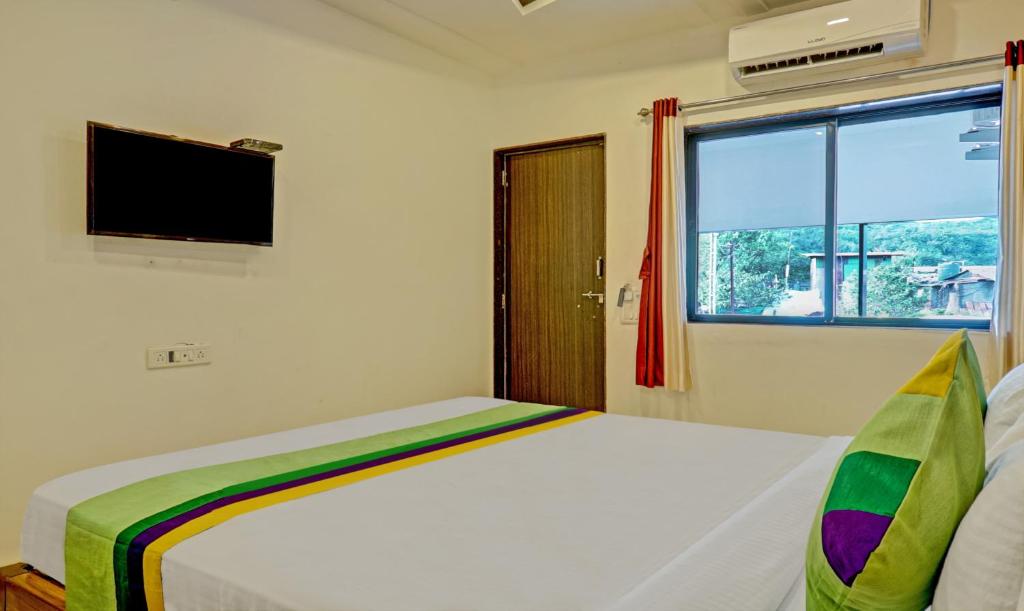 Hotel Lake Paradise photo