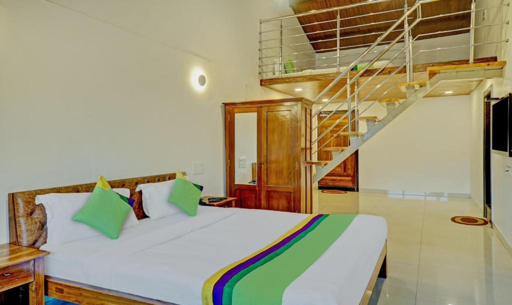 Hotel Lake Paradise photo