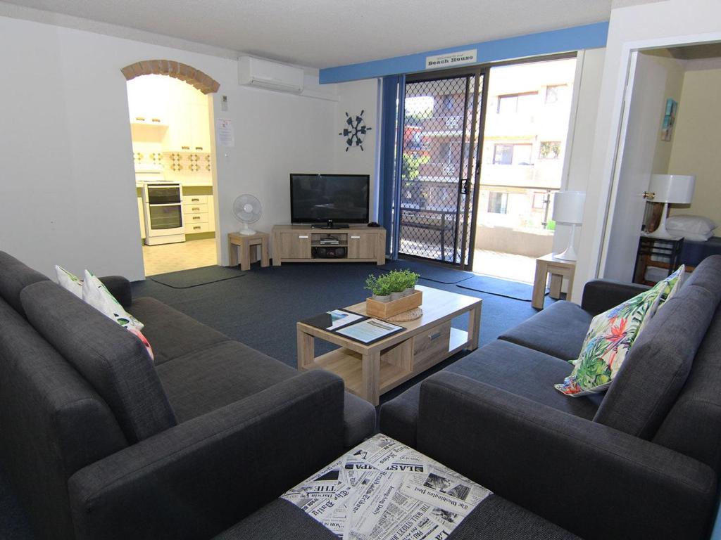 The Breakers 10, Forster