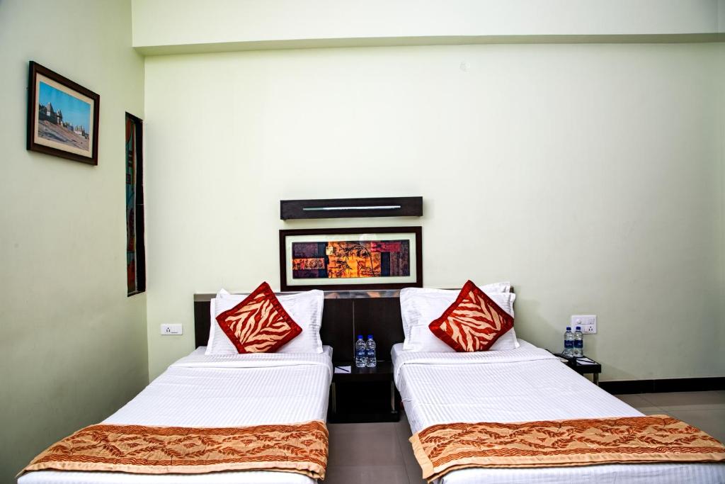 Hotel Hampi International photo