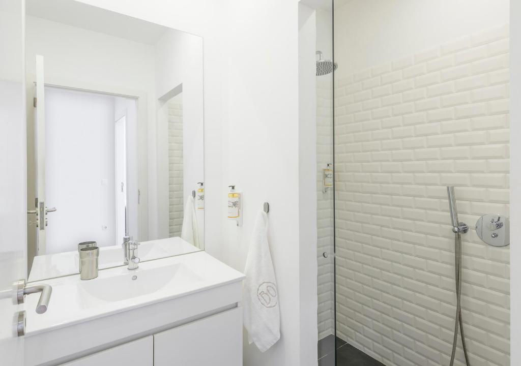 Oporto Comfort Dom Hugo - Historic Apartments photo