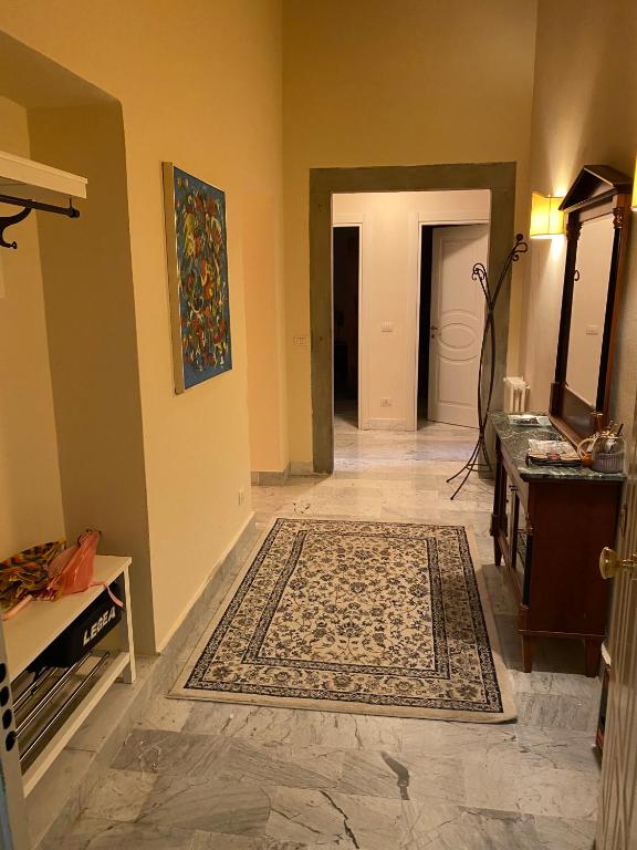 Renovated apartment with 3 bedrooms in an historic palazzo between port and old town - 4