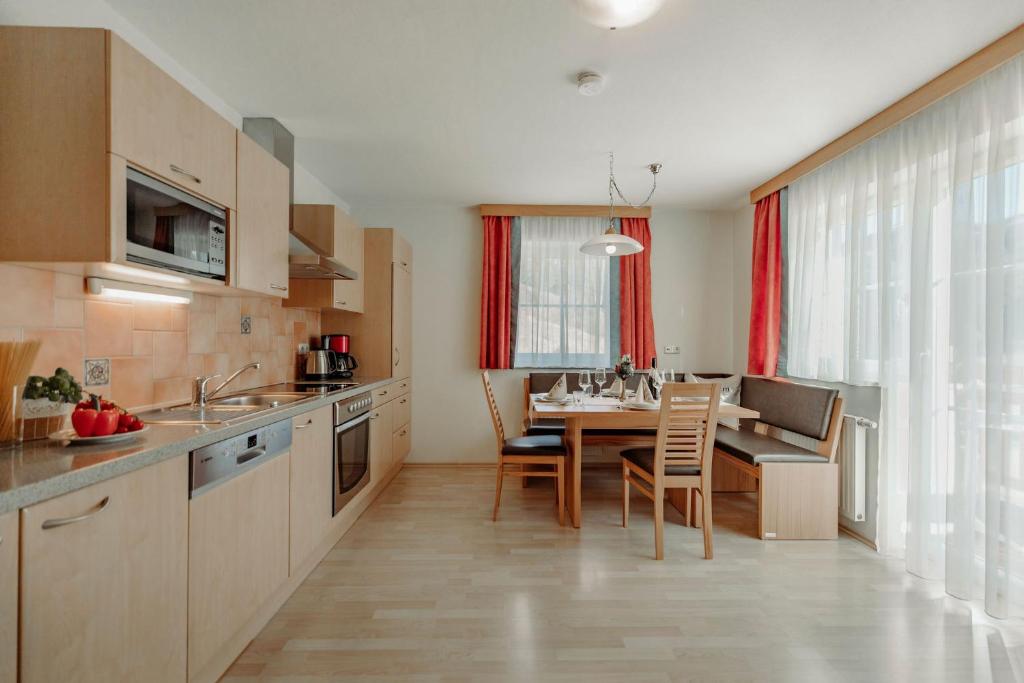 4 Mountains Apartments - 2