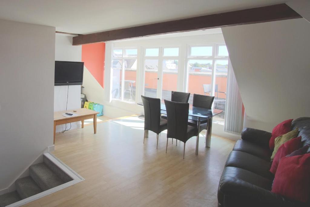 Stunning Central Exeter Apartment with balcony and fantastic view — Hotel in Exeter