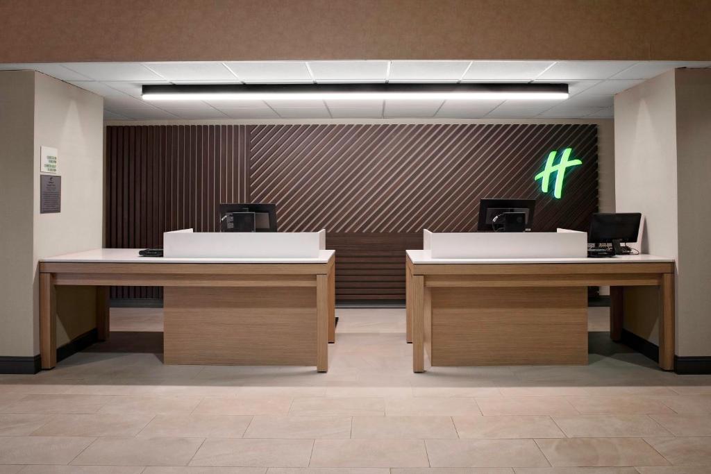 Holiday Inn & Suites Boston Peabody, an IHG Hotel