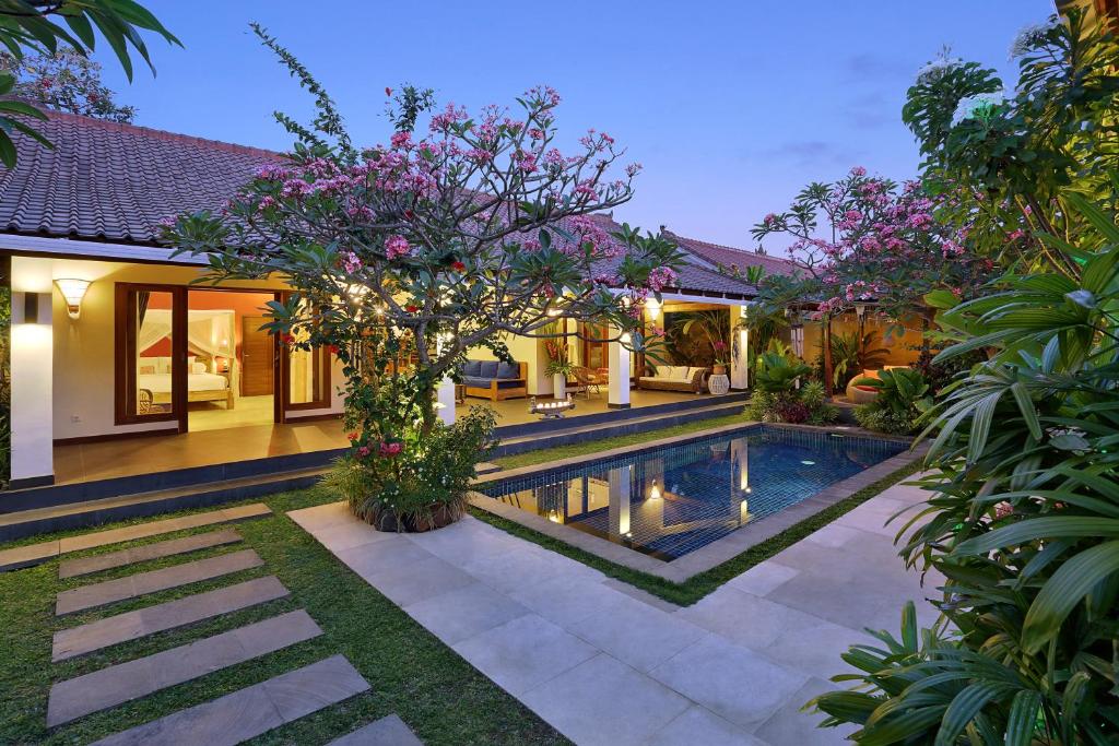Villa Agni - BEST location 3BR villa at the heart of Seminyak 전경