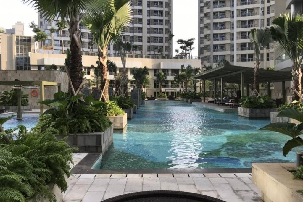 Homy 2 BR Apartment near Shopping Malls photo