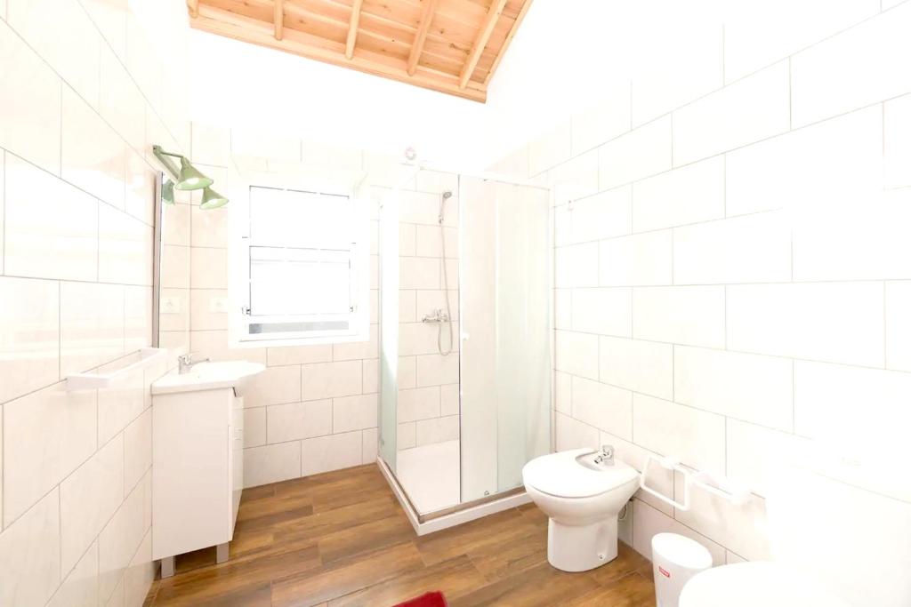 One bedroom house with sea view shared pool and jacuzzi at Lajido photo