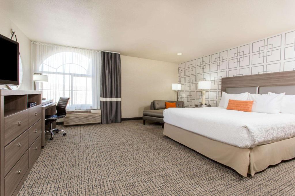 Hawthorn Suites Accommodations