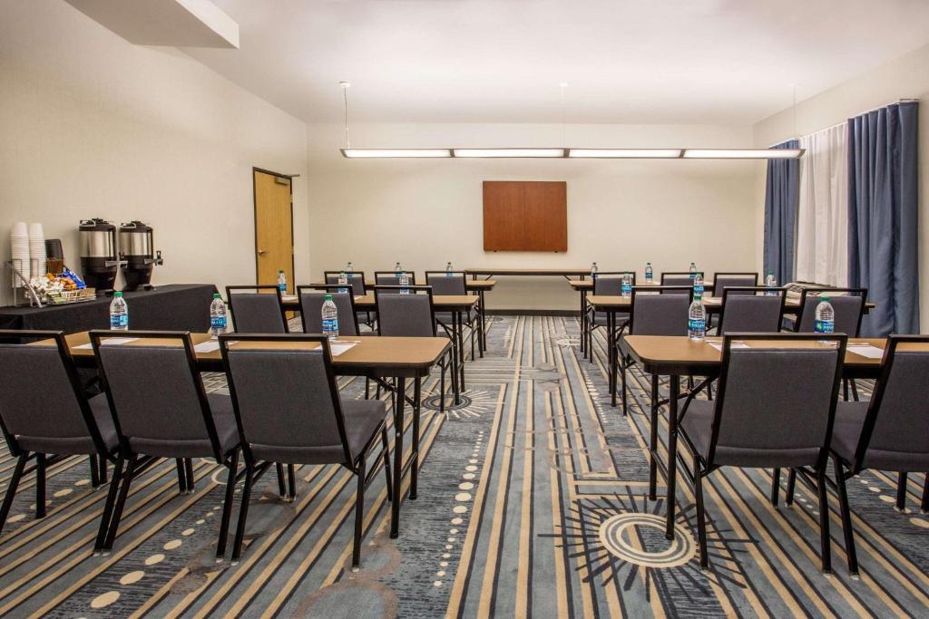 Hawthorn Suites for Business Traveler