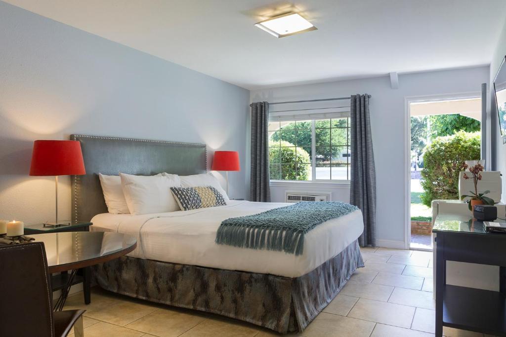 The Lodge at Blue Lakes, Upper Lake