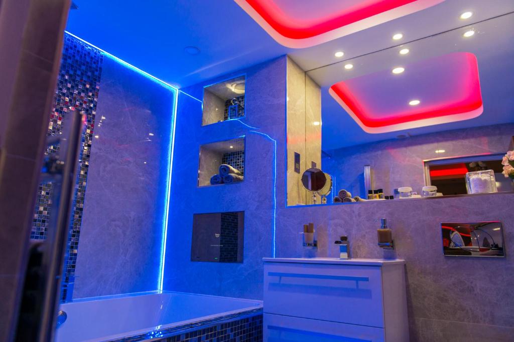 Aphrodite Suites Huddersfield photo