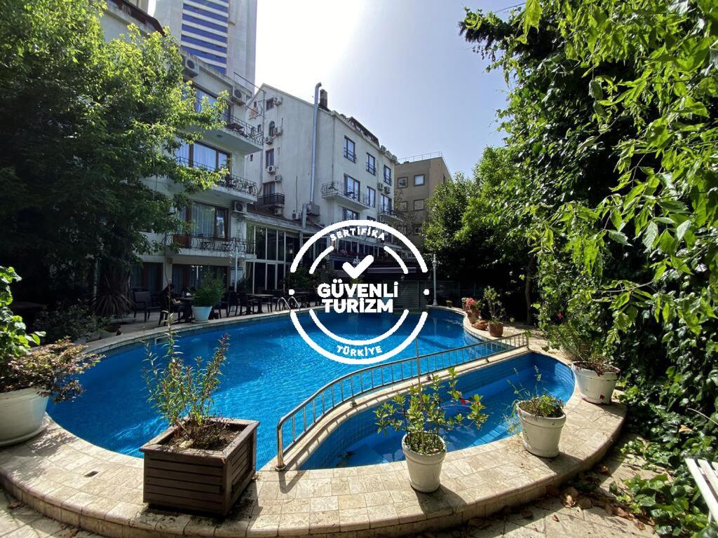 Villa Blanche Hotel &amp; Garden Pool — Hotel in İstanbul