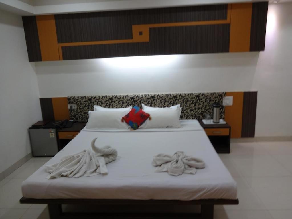 Hotel Grand Suites — Hotel in Indore