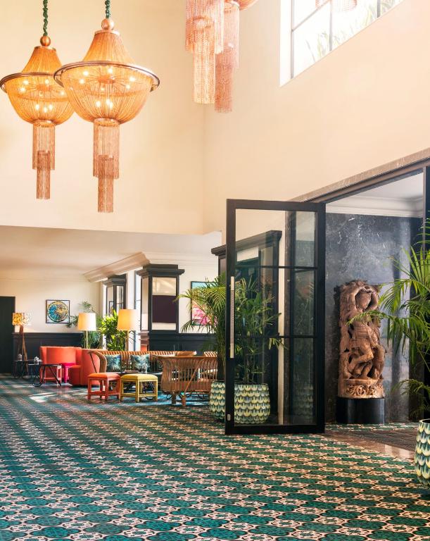 フロント・ロビー