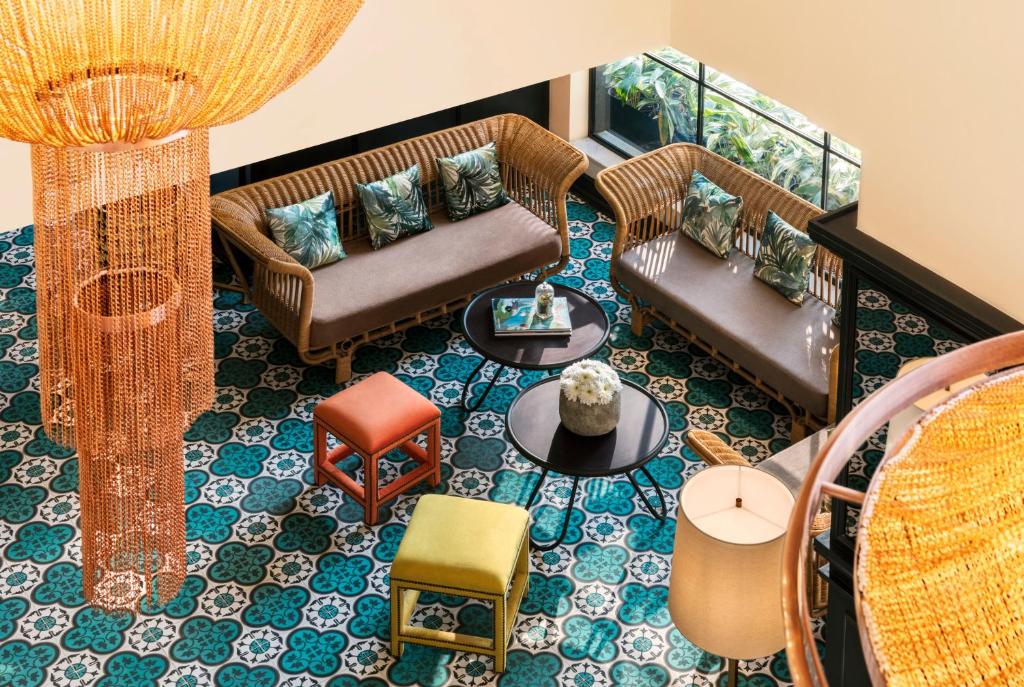 フロント・ロビー