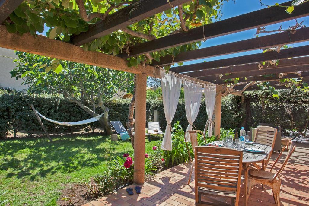 maison kiwi avec piscine chauffée terrasse jardin et bbq à Calvi - 3