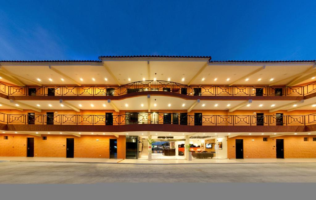 The Beach House — Hotel in Panama City
