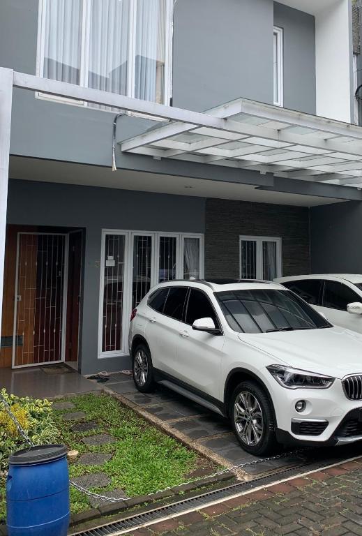 Platinum Setramurni Guest House Bandung 3BR