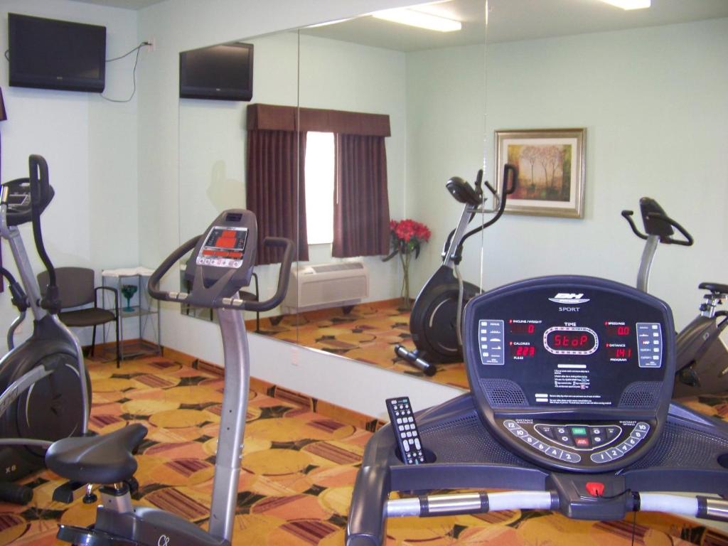 Days Inn & Suites by Wyndham Columbus NE photo