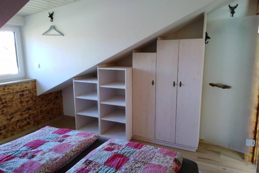 Komplette Dachwohnung mit Balkon und Bergblick - 5