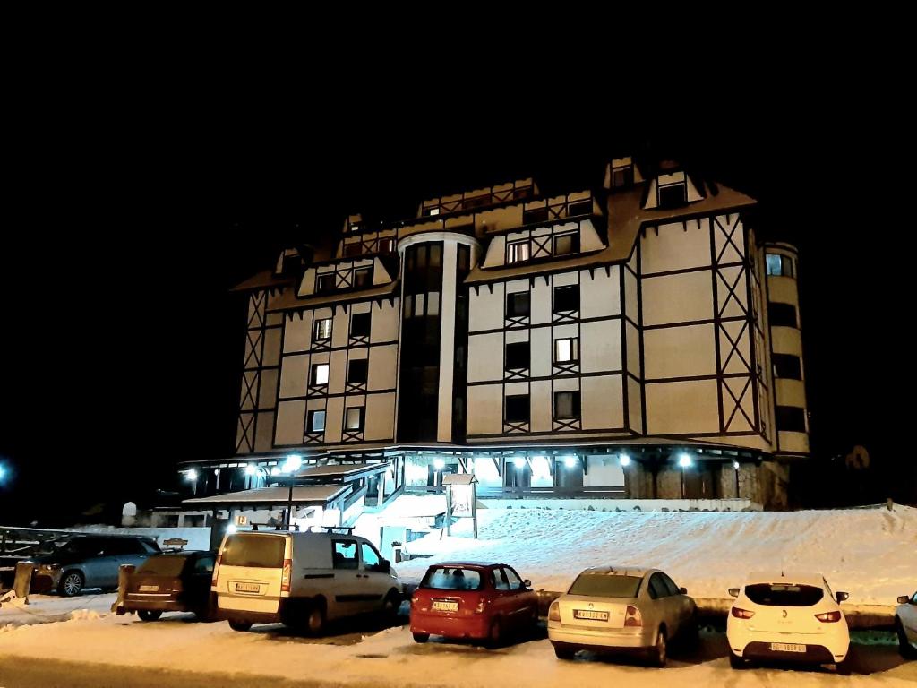 Apartman Vrhovi Kopaonik Vila Nikola Centar - 1