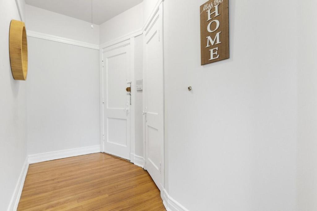 3BR Apartment close to Beach, Park, Loyola - Lunt 2N photo