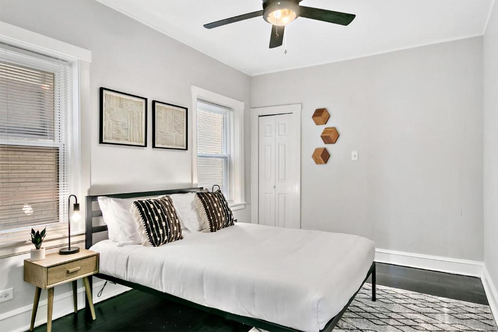 Spacious & Stylish 2BR Apartment with Wi-Fi - Francisco 2&3 photo